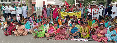 Protest against state government mandya