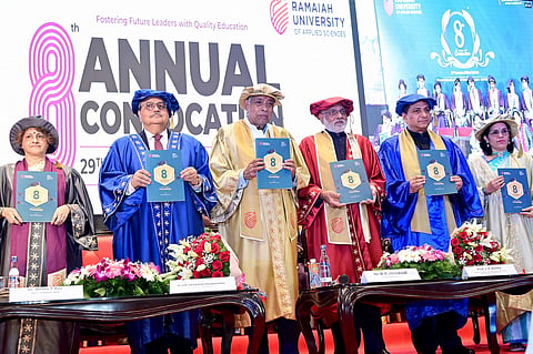 Raghu_29_8th_Convocation_@_MS_Ramaiah_College (1)