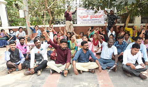 mng-dec7-protest