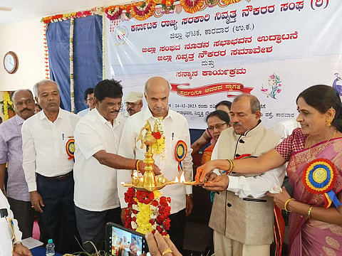 retired govt employees union program