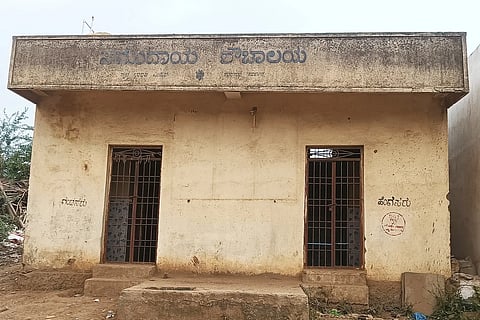savanur toilet close