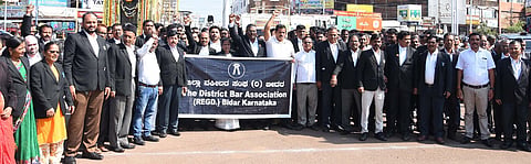 vakilar sang