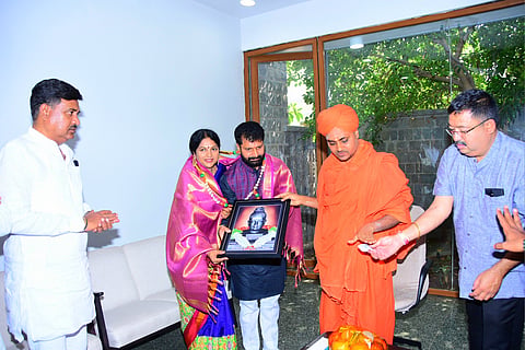 BJP EX MINISTER C.T.RVI VISIT GAVIMATH KOPPAL WITH WIFE