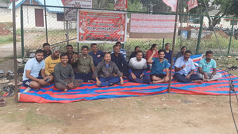 ವಿವಿಧ ಬೇಡಿಕೆಗಳ ಈಡೇರಿಕೆಗೆ ಆಗ್ರಹಿಸಿ ರೈಲ್ವೆ ನೌಕರರ ಪ್ರತಿಭಟನೆ