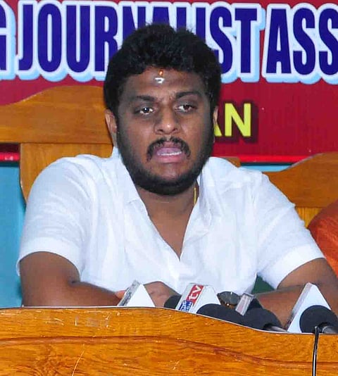 ಪ್ರಜ್ವಲ್ ರೇವಣ್ಣ ಅವರ ಕಾರು ಚಾಲಕನ ದೂರಿನ ಸಮಗ್ರ ತನಿಖೆಗೆ ಒತ್ತಾಯ