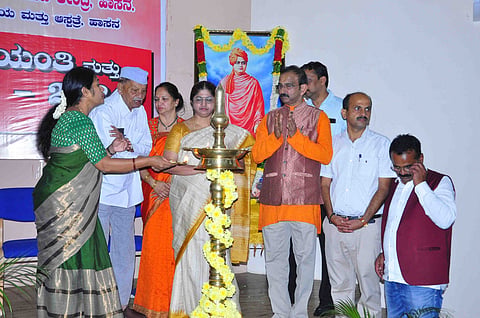 ಸ್ವಾಮಿ ವಿವೇಕಾನಂದರು ಶ್ರೇಷ್ಠ ದಾರ್ಶನಿಕ: ಡಿಸಿ.ಸಿ.ಸತ್ಯಭಾಮಾ