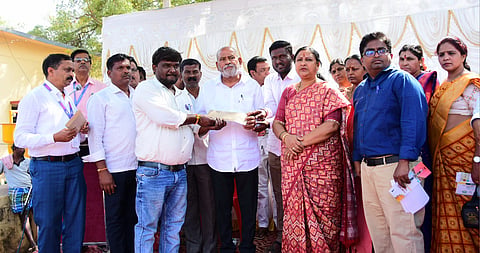 VIKASIT BHARAT PROGRAME AT BHAGYANAGARA TOWN PANCHAYAT MP SANGANNA KARADI PARTICIPATED