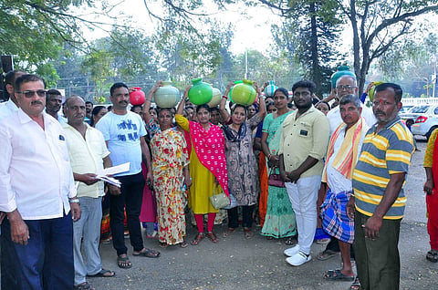 ಕುಡಿಯುವ ನೀರಿನ ಸಮಸ್ಯೆ ಬಗೆಹರಿಸುವಂತೆ ಬಿಟ್ಟಗೌಡನಹಳ್ಳಿ ಗ್ರಾಮಸ್ಥರ ಪ್ರತಿಭಟನೆ