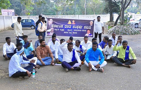 ನಕಲಿ ದಾಖಲೆ ಸೃಷ್ಟಿಸಿ ಸರ್ಕಾರಿ ಜಮೀನು ಕಬಳಿಕೆ ಪ್ರತಿಭಟನೆ