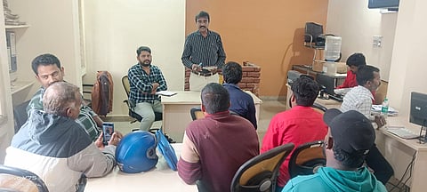ವಿಜಯವಾಣಿ ಹಾಗೂ ಕಾರ್ಮಿಕ ಇಲಾಖೆ ಸಹಯೋಗದಲ್ಲಿ ಪತ್ರಿಕಾ ವಿತರಕರ ವಿಮೆ ನೋಂದಣಿ