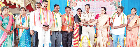 ಮಹಿಳೆಯರು ಪೊಲೀಸ್ ಇಲಾಖೆಯೊಂದಿಗೆ ಕೈಜೋಡಿಸಿ