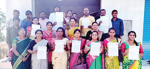 ಅತಿಥಿ ಶಿಕ್ಷಕರಿಂದ ಸರ್ಕಾರಕ್ಕೆ ರಕ್ತದಿಂದ ಪತ್ರ