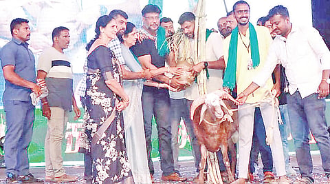 ಕಾಟೇರ ಸಿನಿಮಾ ತಂಡಕ್ಕೆ ಅಭಿನಂದನೆ