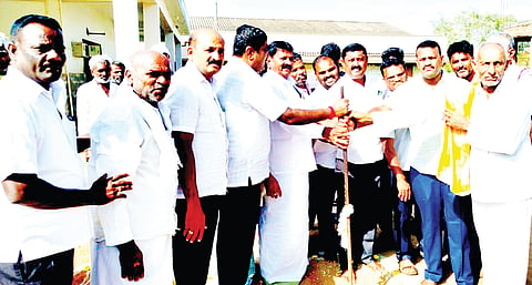 ಅನುದಾನಕ್ಕಾಗಿ ಹೋರಾಡುವಂತಾಗಿದೆ