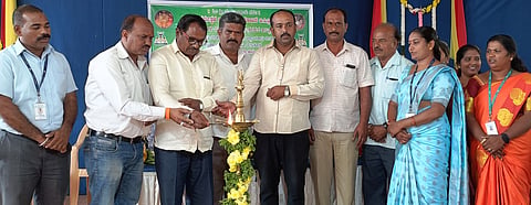 ಸಂಸ್ಕಾರ ಮರೆಯಾಗುತ್ತಿರುವುದರಿಂದ ಜೀವನ ಕಷ್ಟ