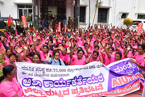 Asha workers protest mandya