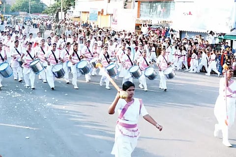 Attractive women path movement