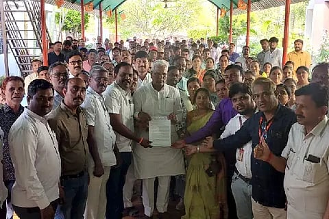 Basavaraja Hanagandi, Petition to MLA, Rabakavi_Banahatti, Government Servant,