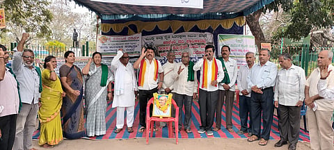 Cauvery protest entered 127th day mandya