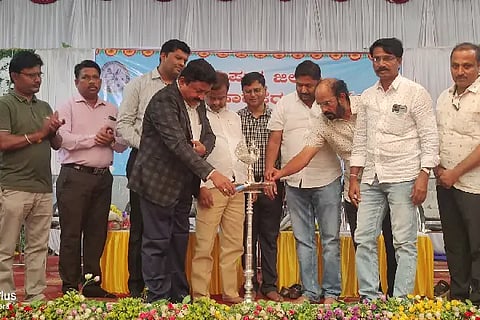 Dr. Satish Ghatage, Honor of Medicine Traders, Alamatti, Treatment, Tuberculosis,