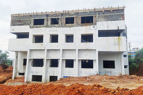 Eclipse of the development works of the district