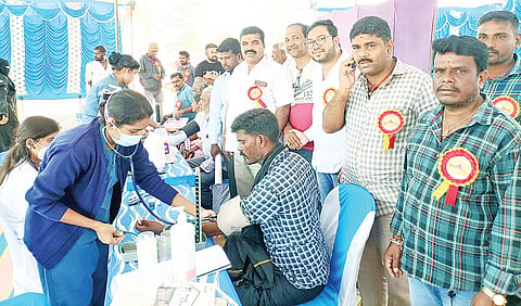 300ಕ್ಕೂ ಹೆಚ್ಚು ಜನರಿಗೆ ಆರೋಗ್ಯ ತಪಾಸಣೆ