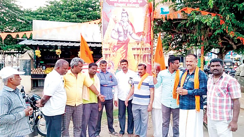 ಪ್ರತಿಭಟನಾಕಾರರ ಬಂಧನ ಖಂಡಿಸಿ ರಸ್ತೆ ಸಂಚಾರ ತಡೆ