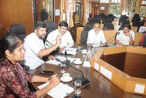 Meeting for ring road cleaning