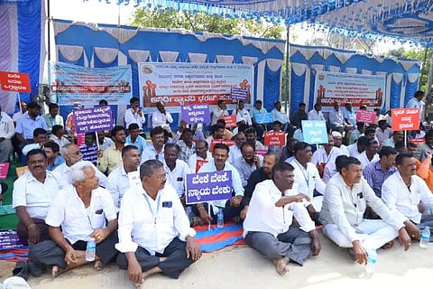 Protest by electricity contractors