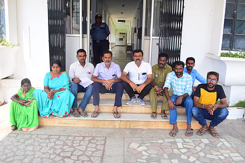 Tadagawadi Gram Panchayat Members protest mandya