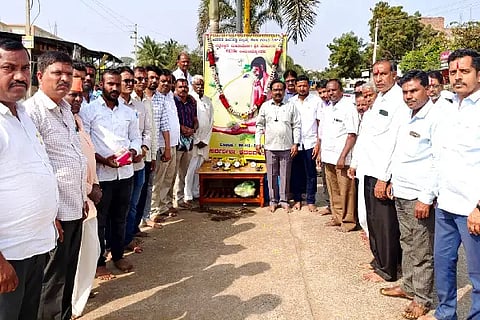 Tehsildar, AD Amarwadagi, Mahayogi Vemana, Poetry, Casteism, Poet, Nidgundi,
