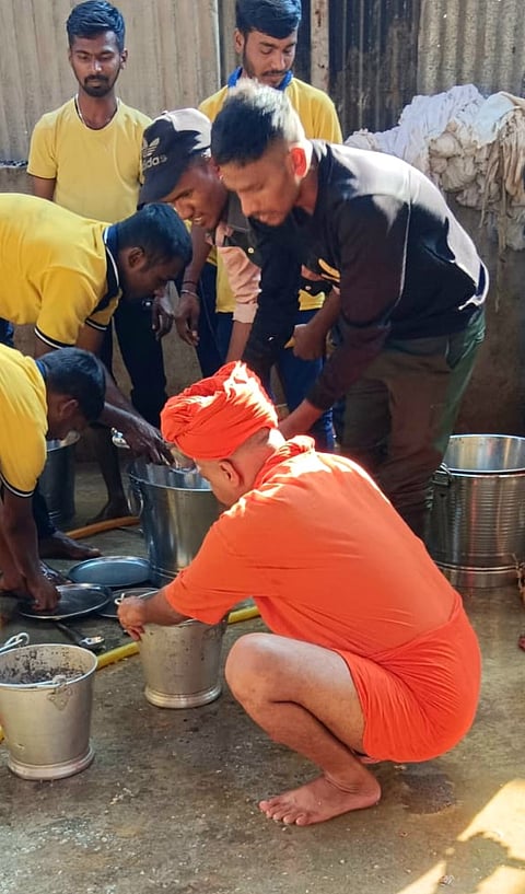 Gavisiddeswara swamiji doing work in dasoha bhavana at gavimath koppal with sweepers and devotees