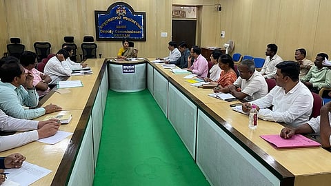 ಸ್ವಯಂ ಉದ್ಯೋಗ ಕೈಗೊಳ್ಳಲು ಜನಸಾಮ್ಯಾನರಿಗೆ ಅರಿವು ಮೂಡಿಸಿ: ಡಿಸಿ