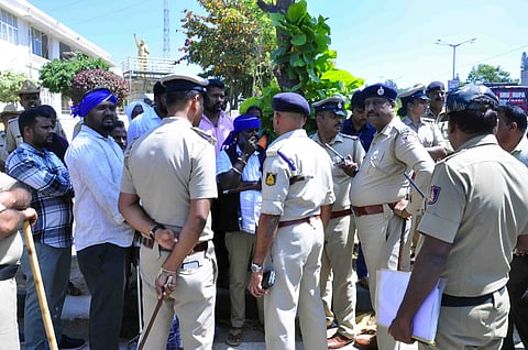 ಕೆ.ಎನ್.ರಾಜಣ್ಣ ಅವರಿಗೆ ಮುತ್ತಿಗೆ ಯತ್ನ: ಆರ್‌ಪಿಐ ಅಧ್ಯಕ್ಷ ಸತೀಶ್ ಪೊಲೀಸರು ವಶಕ್ಕೆ