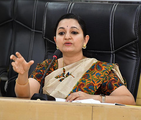 15 Dwd 1 (Dharwad DC Divya prabhu)