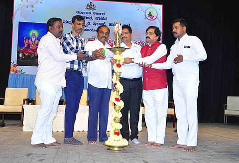 ಸವಿತಾ ಮಹರ್ಷಿಗಳ ಆದರ್ಶ ಅಳವಡಿಸಿಕೊಳ್ಳಿ: ಈ ಕೃಷ್ಣೇಗೌಡ
