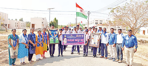 ವಿದ್ಯಾರ್ಥಿಗಳಿಂದ ಸಂವಿಧಾನ ಜಾಗೃತಿ ಜಾಥಾ