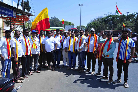 28ರೊಳಗೆ ನಾಮಫಲಕದಲ್ಲಿ ಕನ್ನಡ ಇರಲೇಬೇಕು: ಜನಜಾಗೃತಿ ಜಾಥಕ್ಕೆ ಚಾಲನೆ