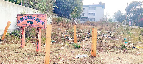 ಖಾಲಿ ನಿವೇಶನಗಳಲ್ಲಿ ಕಸ ಸಂಗ್ರಹ