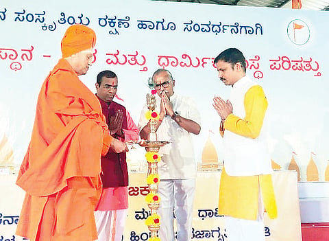 ದೇಗುಲಗಳ ಮೇಲಿನ ಹಸ್ತಕ್ಷೇಪಕ್ಕೆ ಆಕ್ರೋಶ
