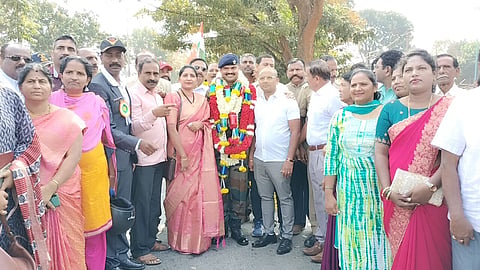 ನಿವೃತ್ತ ಸೈನಿಕನಿಗೆ ಅದ್ದೂರಿ ಸ್ವಾಗತ:24 ವರ್ಷ ಸೇನೆಯಲ್ಲಿ ಸೇವೆ