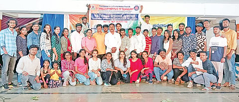 ಸೇವೆಯ ಮೂಲಕ ಜಾಗೃತಿ ಮೂಡಿಸಿ