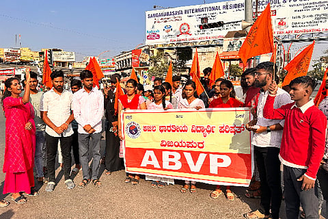 ABVP PROTEST WITH KUVEMPU PHOTO