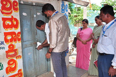 Clinic siege in Taggahalli village mandya