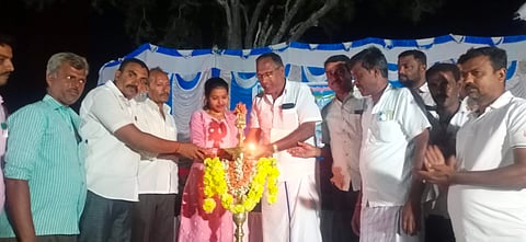 ಹುಣಸೂರು ತಾಲೂಕು ಹಿರೀಕ್ಯಾತನಹಳ್ಳಿಯಲ್ಲಿ ಆಯೋಜಿಸಿದ್ದ ಎನ್‌ಎಸ್‌ಎಸ್ ಶಿಬಿರವನ್ನು ಗ್ರಾಮದ ಮುಖಂಡ ಎಚ್.ಎಚ್.ಜಗದೀಶ್ ಉದ್ಘಾಟಿಸಿದರು. ಮುಖಂಡರಾದ ಮಹದೇವ್, ಶಿವಣ್ಣ, ಕೃಷ್ಣೇಗೌಡ, ನಂಜೇಗೌಡ, ಪ್ರದೀಪ್‌ಕುಮಾರ್ ಇತರರಿದ್ದಾರೆ.
