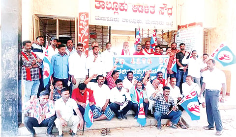 HUN-FEB-23-3(DALIT HAKKUGALA SAMITI STTRIKE)