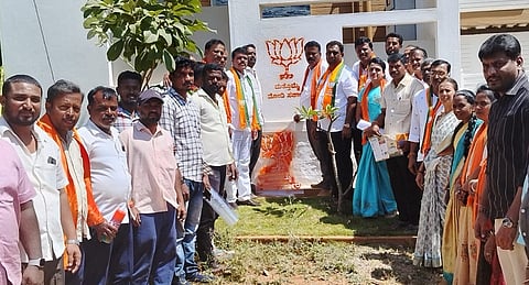 Modi again wall writing started