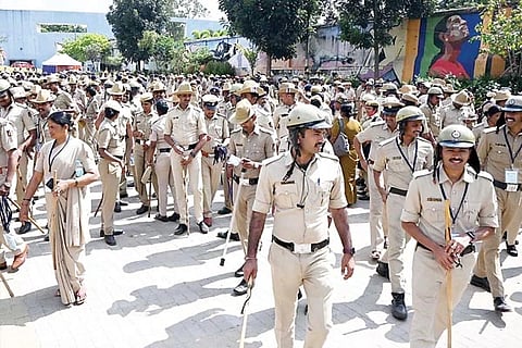 Police 1