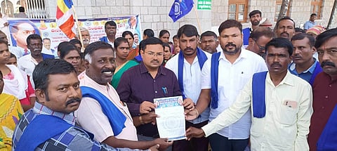 Protest against central government budget mandya