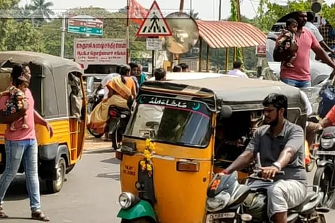 Tamil Nadu Police Control Traffic With Holding Baby